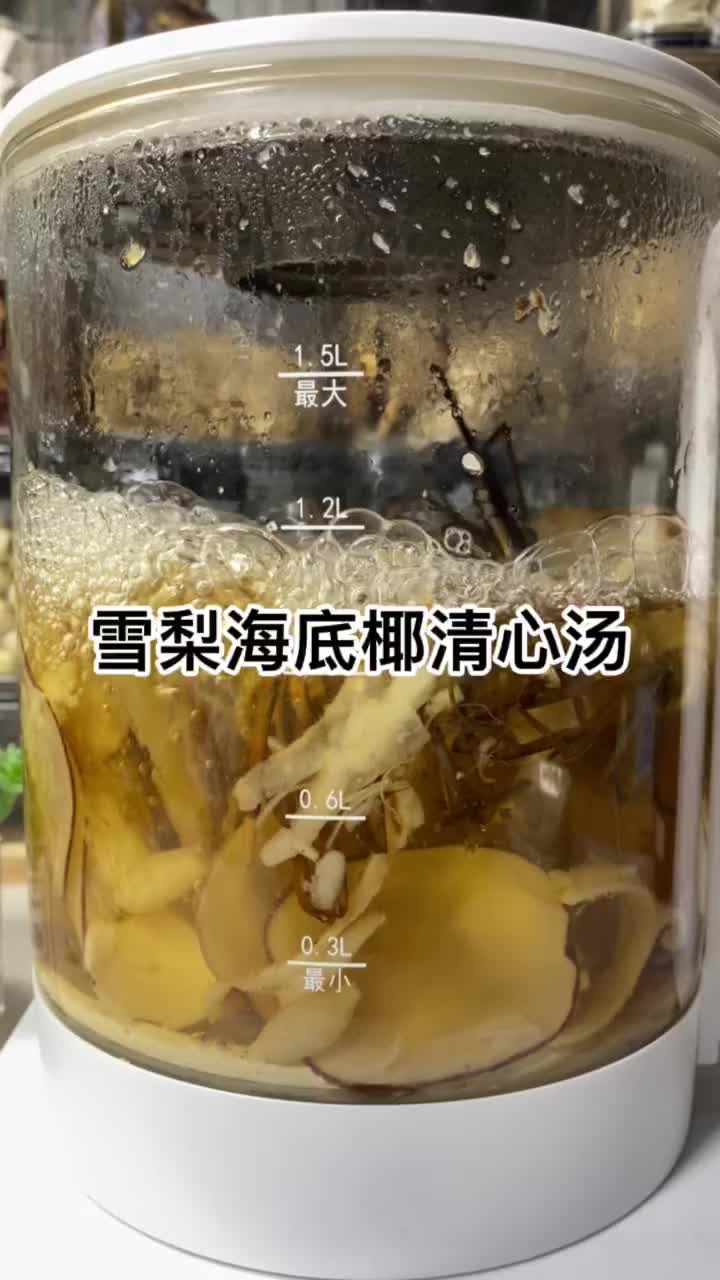 宝贝吃多了零食就容易上，睡觉又不踏实，老是趴着睡，还闹脾气，多亏了这款汤，给宝贝润润，有家庭的赶紧备