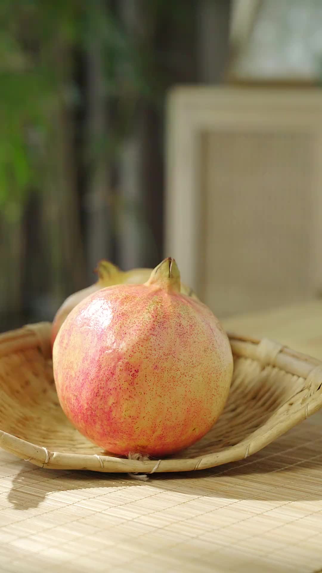 榴枝婀娜榴实繁，榴膜轻明榴子鲜。红茶 茶生活