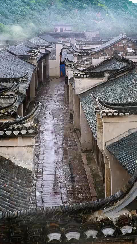 看雨是一种孤独，听雨是一种解压，