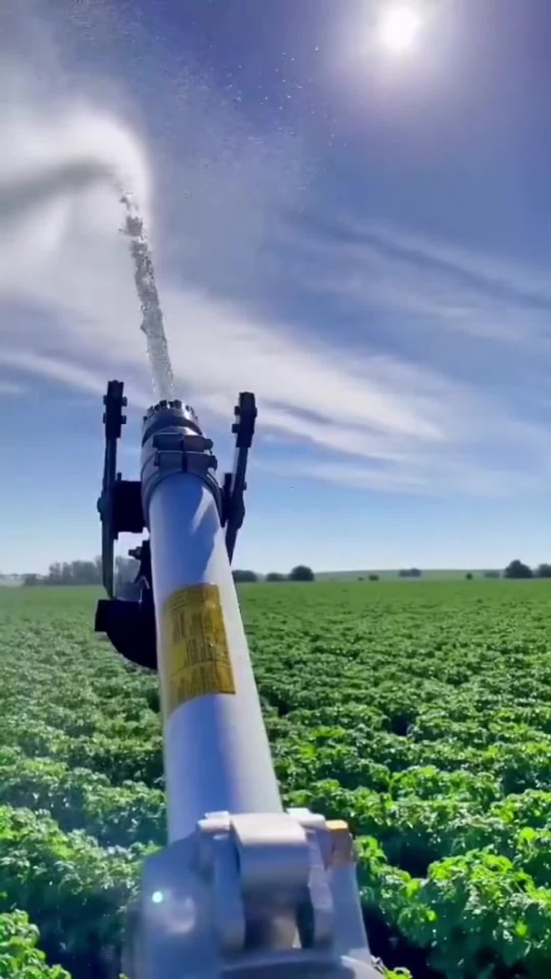 “不要犹豫，艾特一个比懒洋洋还懒的人来看非常治愈的天空之镜”#艾特你想艾特的人 #治愈系风景 #动态