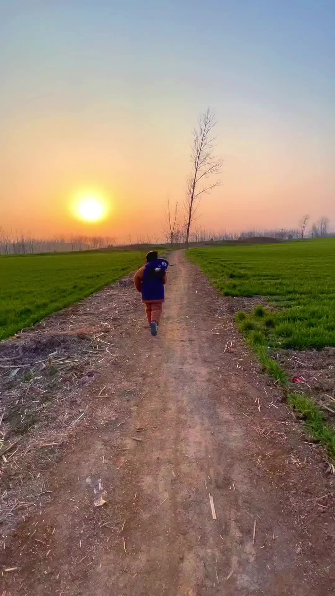 以后别说你有几套房子，开什么车，有多少存款。你要喜悦自在的说出你没有的