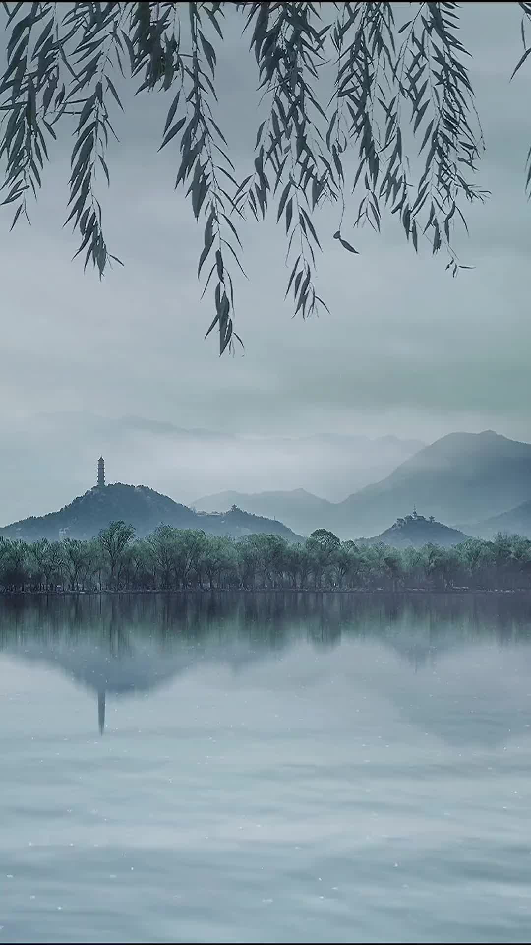 不接受反驳，这是最美的烟雨昆明湖。我花了三年时间，去了上百次颐和园，才拍得此景