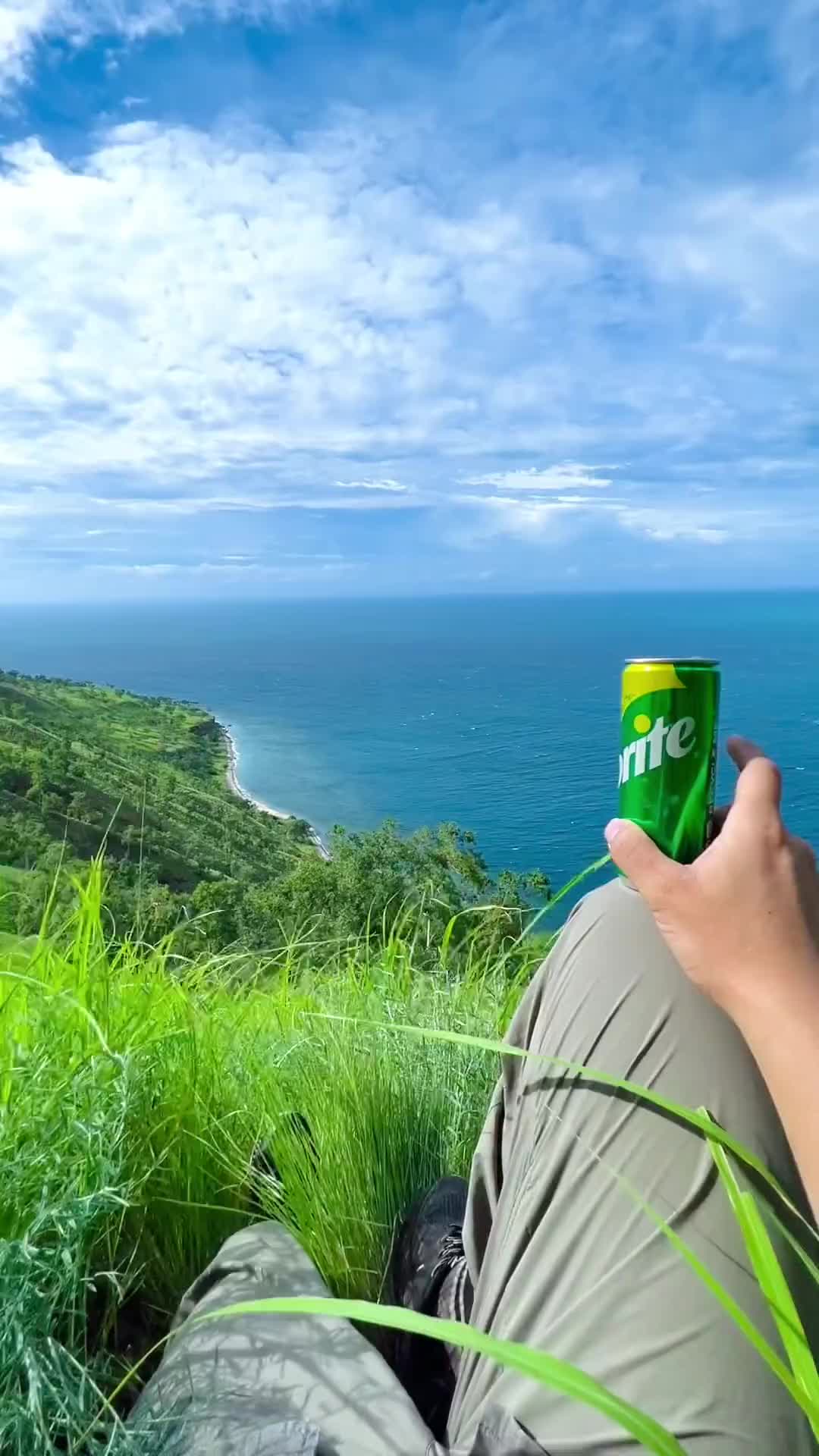 「雪碧加晴天真的很夏天」