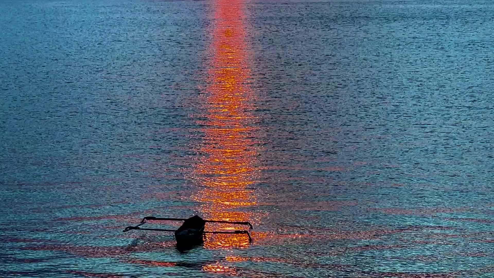 夕阳与晚舟的邂逅