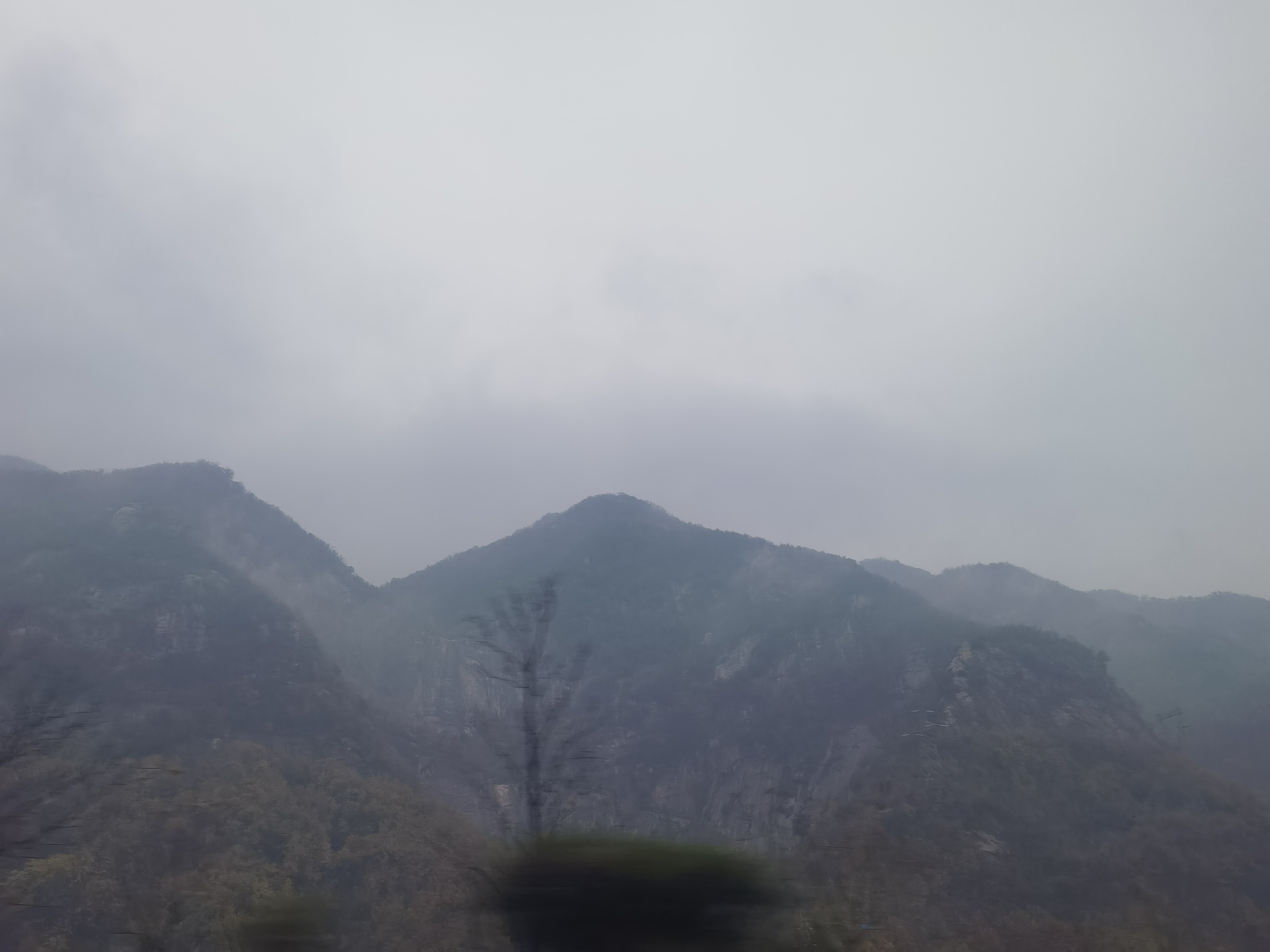 路在脚下，自己走    事在身上，自己担。